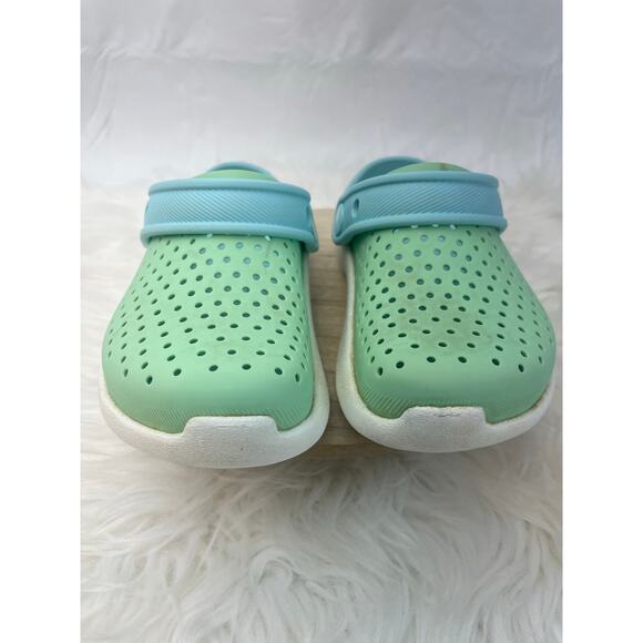 Girl's Crocs Perforated Aqua Blue Platform Toddler Size 11 GUC - Picture 2 of 9